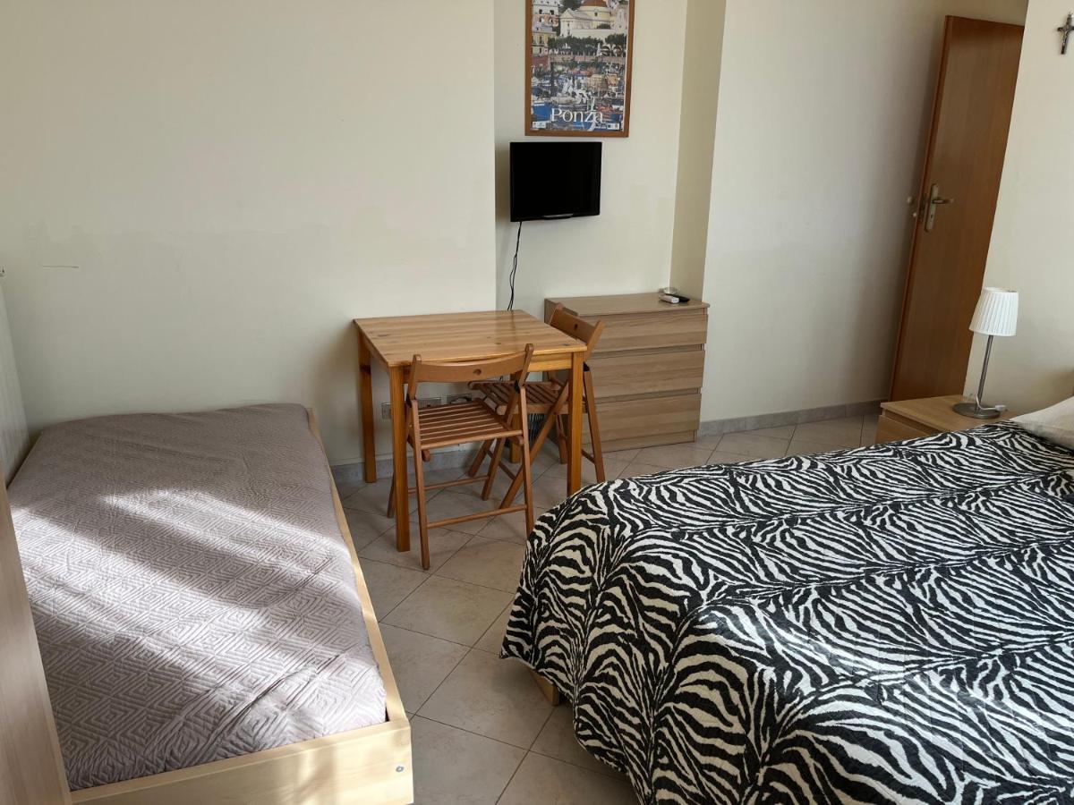 Bed And Breakfast Elisa Sonnino エクステリア 写真